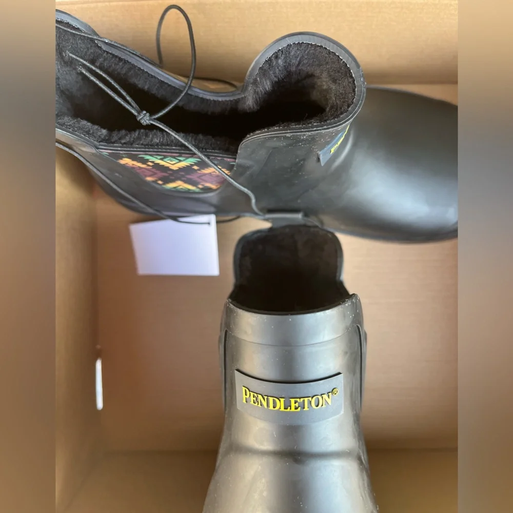 NWT Pendleton Women’s Iconic Patterned faux fur lined Rain boot - Size 7 - Picture 5 of 9